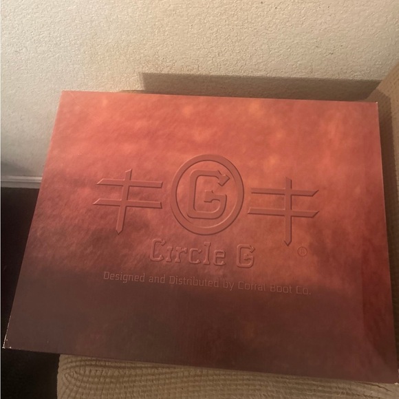 Circle G White and Tan Embroidered Cowboy Boots - Picture 8 of 9